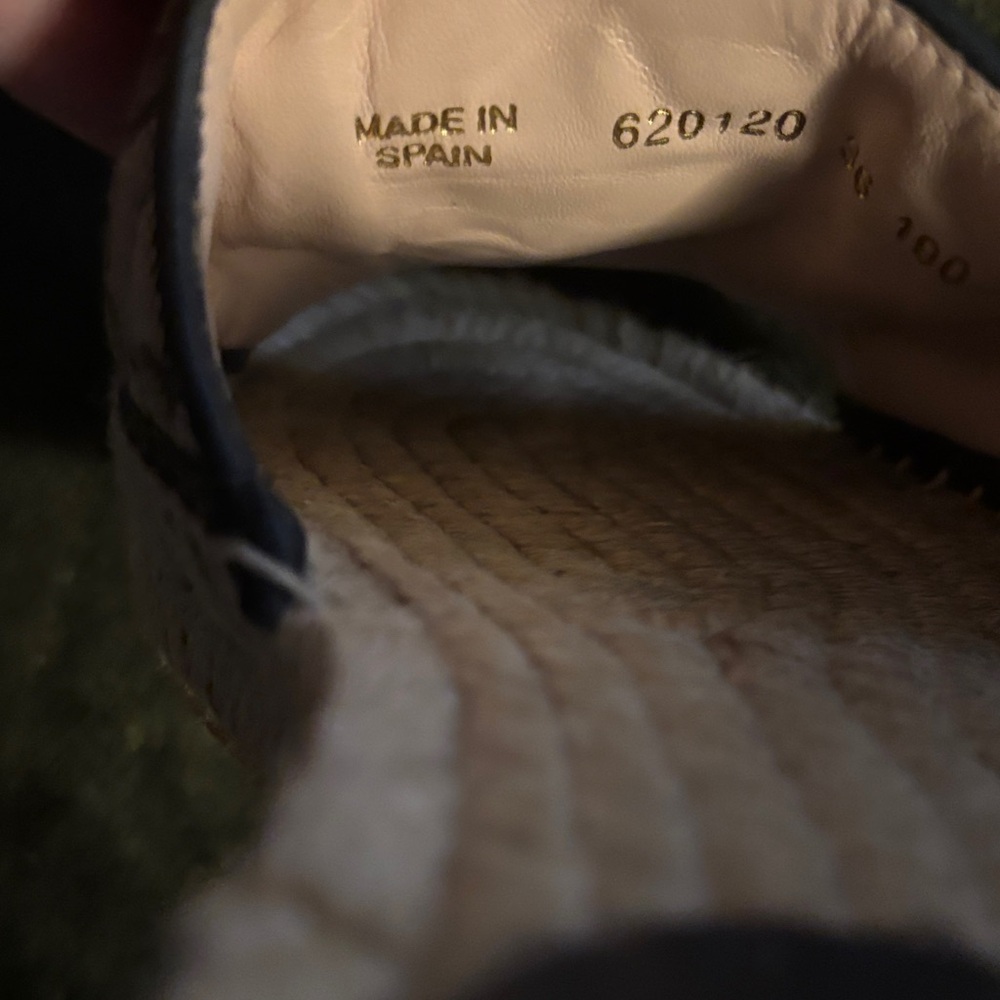 Gucci Beige and Brown Monogram Slide Sandals. Comes with original box & dust bag - Picture 8 of 10